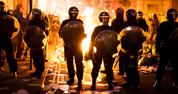 london-rioting-12.jpg - www.thelastmongoose.com