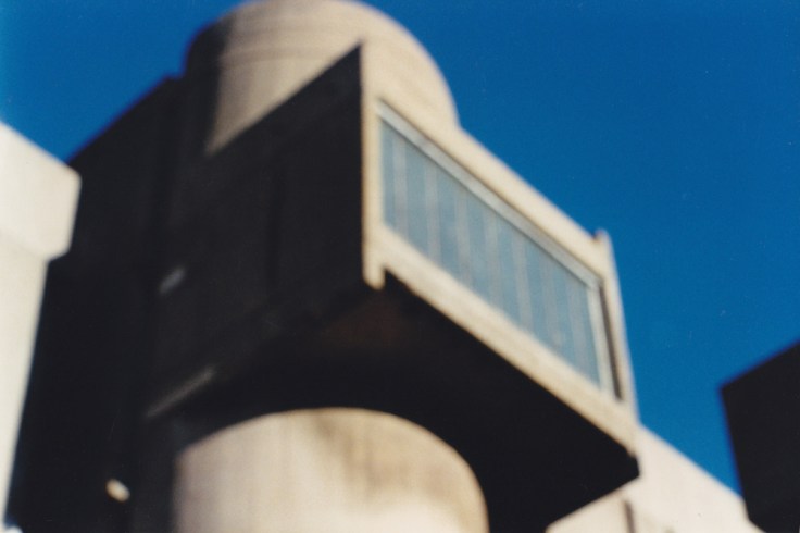 Prince Charles called this "a mildewed lump of elephant droppings"; but then should we really value architectural review from a man who allowed his parents to murder his beautiful wife?